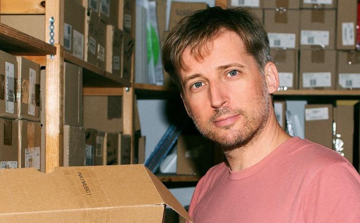 “Conoscenze musicali inutili” di e con Hannes Tschürtz